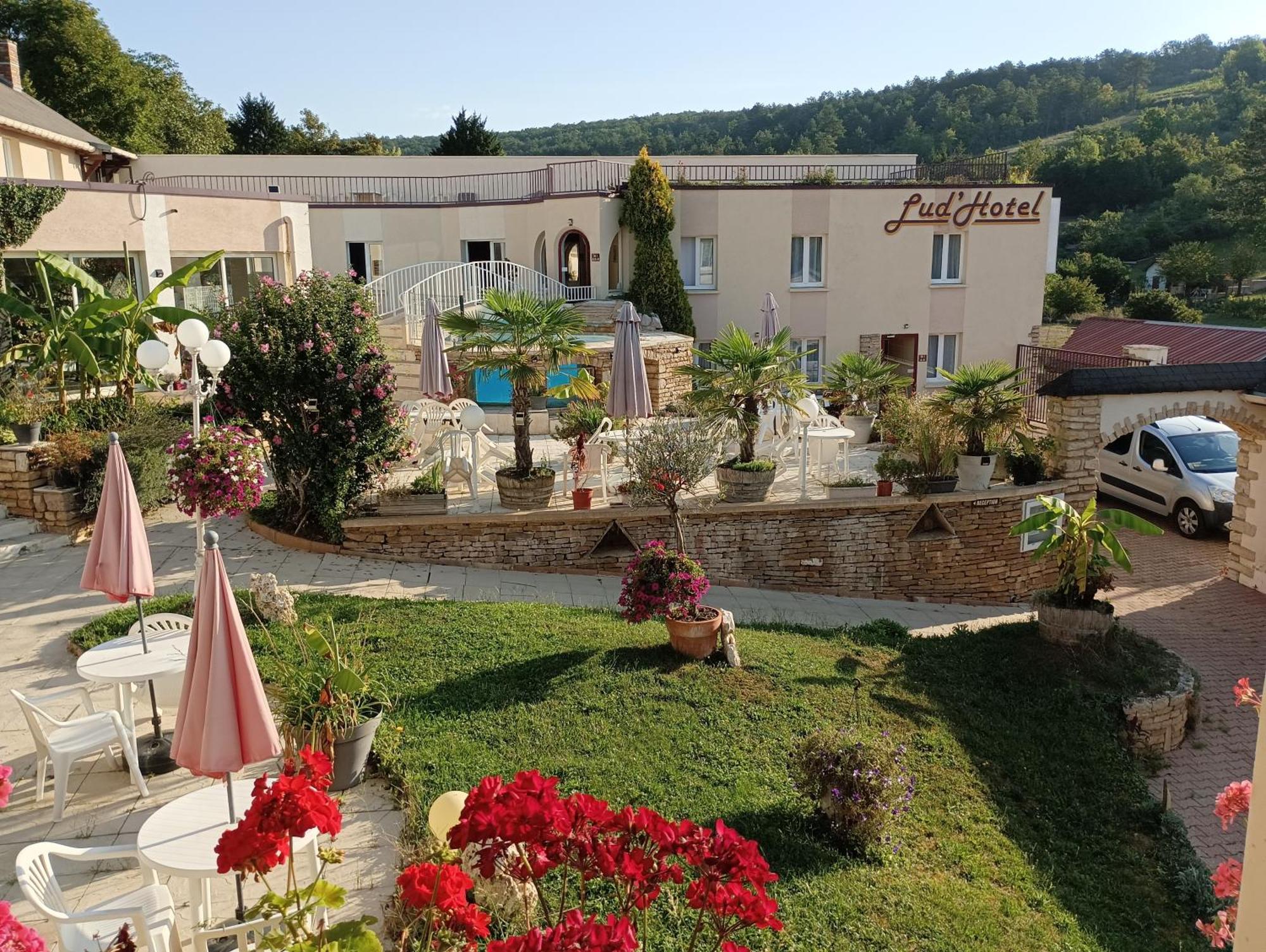 Lud'Hotel Savigny-les-Beaune Exterior photo