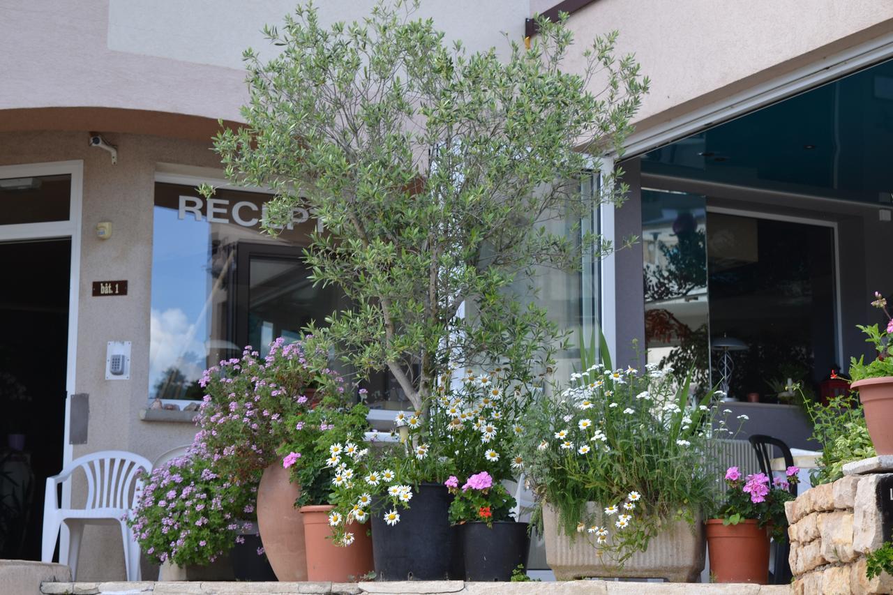 Lud'Hotel Savigny-les-Beaune Exterior photo